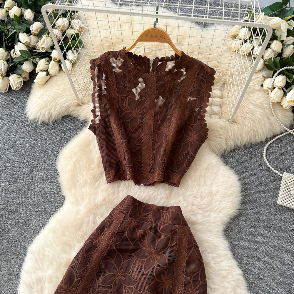 Evelyn Floral Embroidery Set