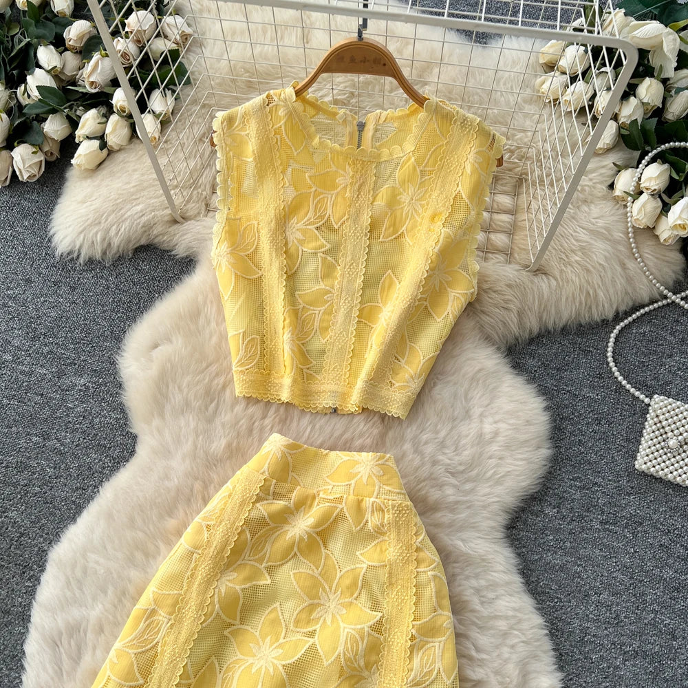 Evelyn Floral Embroidery Set
