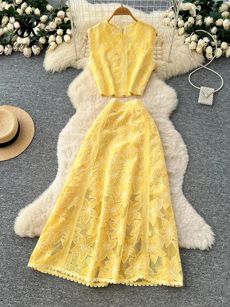 Evelyn Floral Embroidery Set