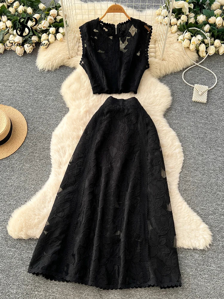Evelyn Floral Embroidery Set
