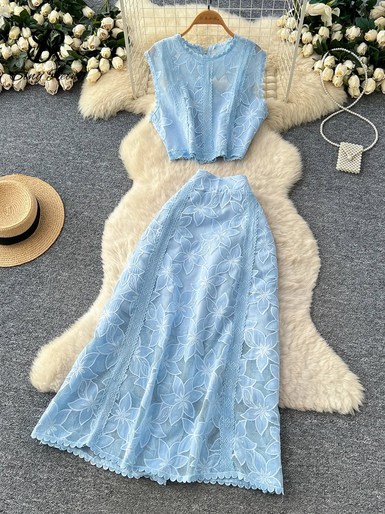 Evelyn Floral Embroidery Set
