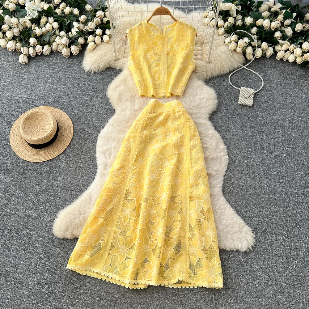 Evelyn Floral Embroidery Set