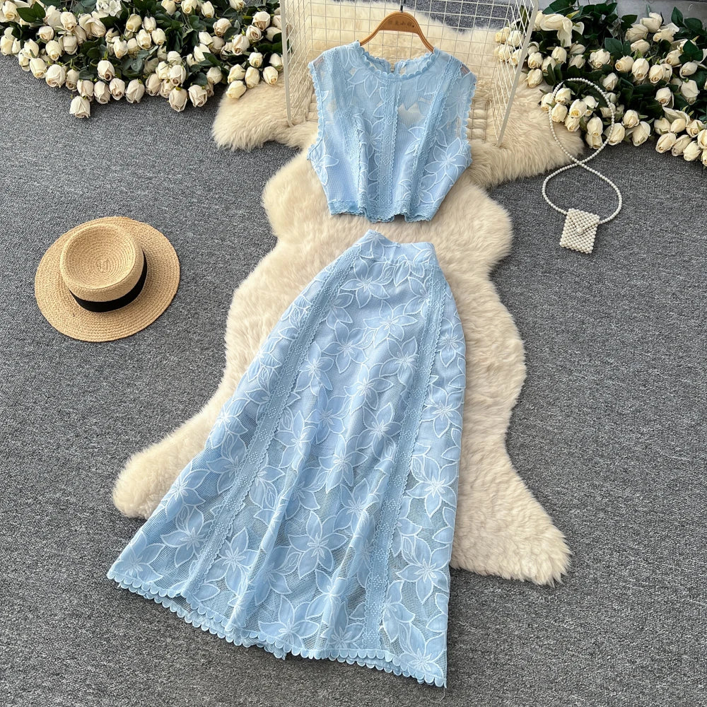 Evelyn Floral Embroidery Set