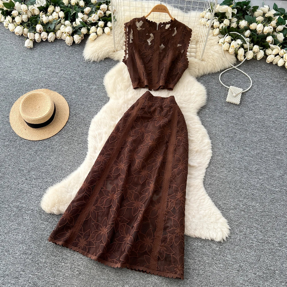 Evelyn Floral Embroidery Set