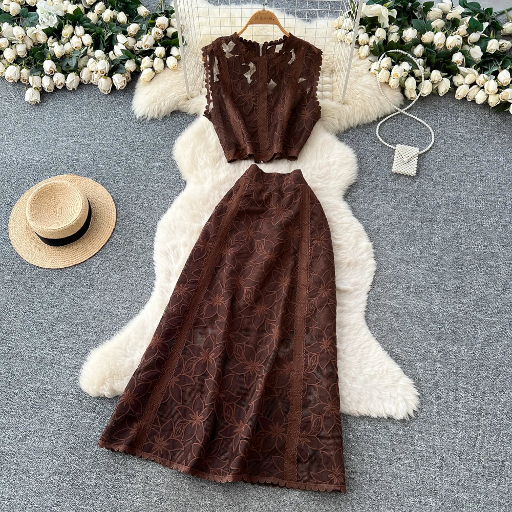 Evelyn Floral Embroidery Set