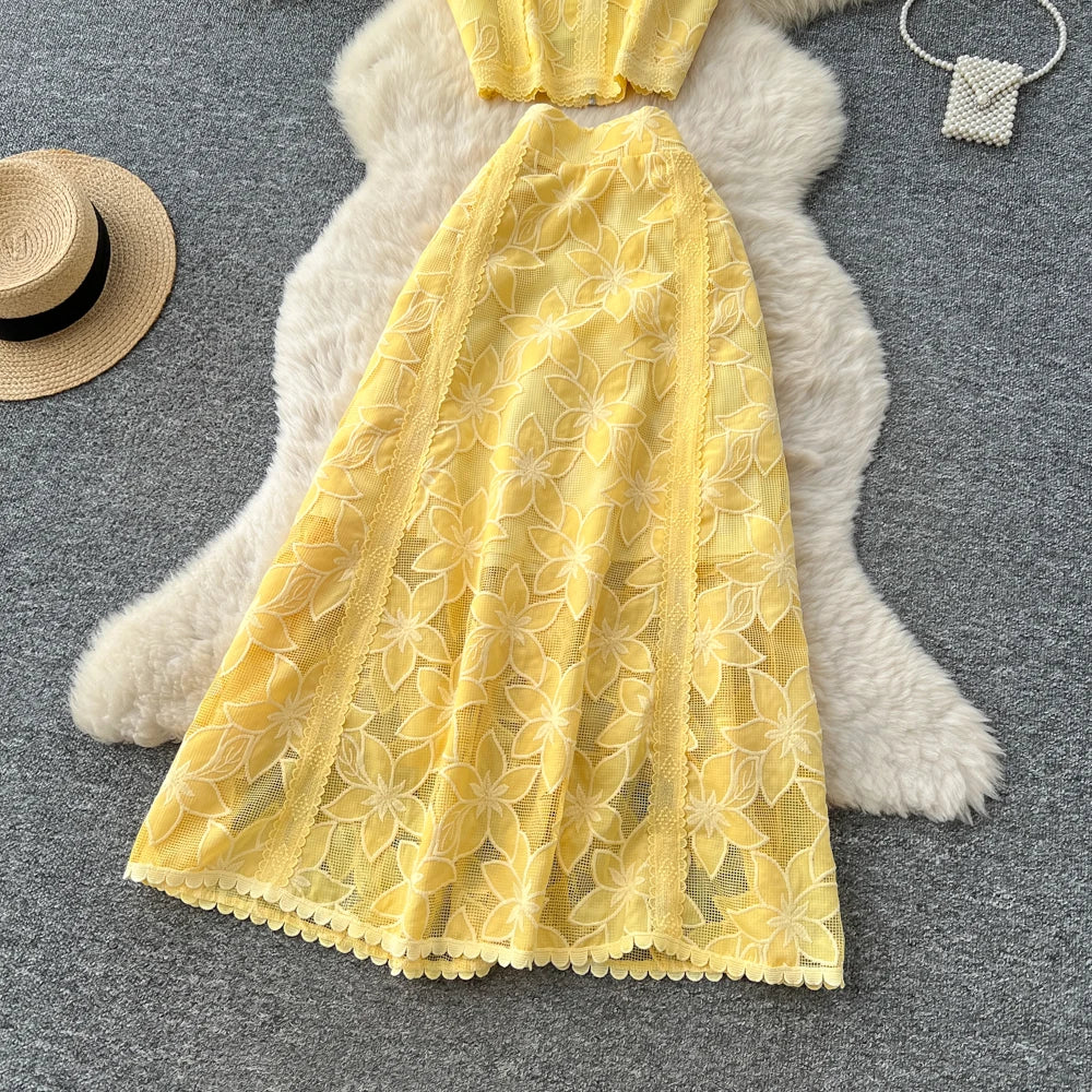 Evelyn Floral Embroidery Set