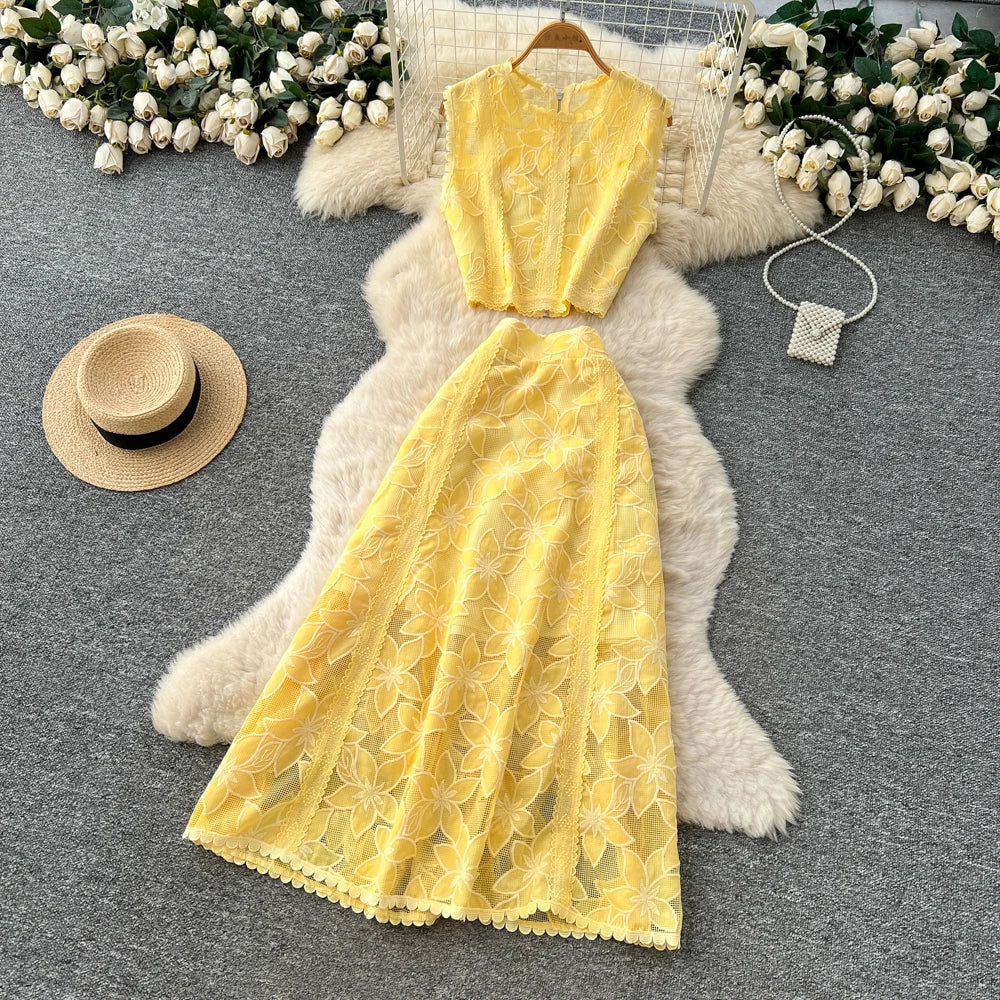 Evelyn Floral Embroidery Set