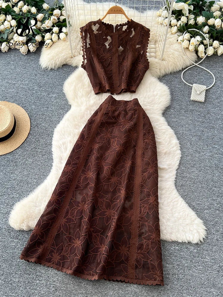 Evelyn Floral Embroidery Set