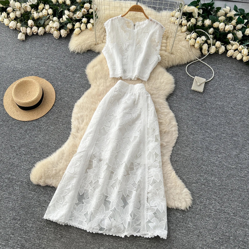 Evelyn Floral Embroidery Set