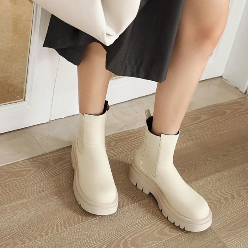 Lora Short Boots